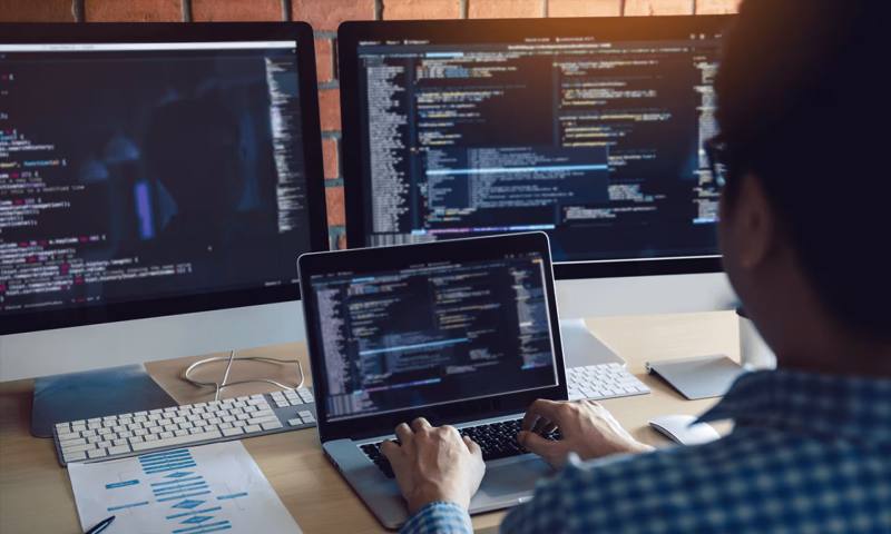 数据科学选型：R与Python如何赋能怀安县网站建设？
